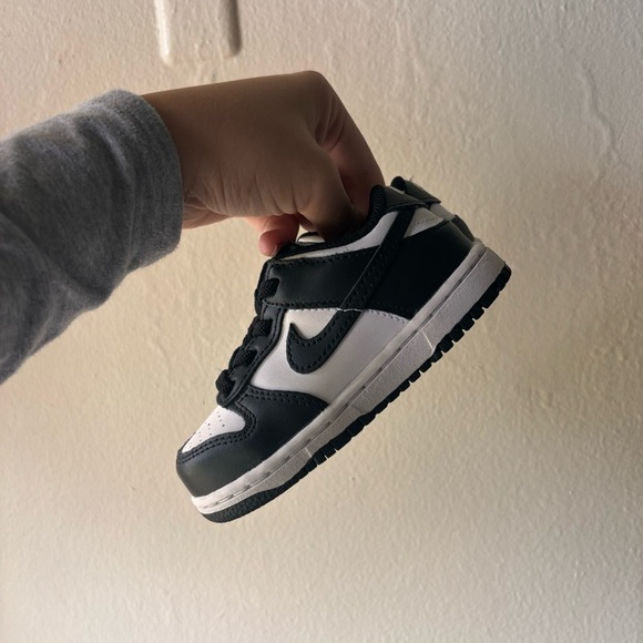Nike Other - Black and White Nike Sneakers🦋